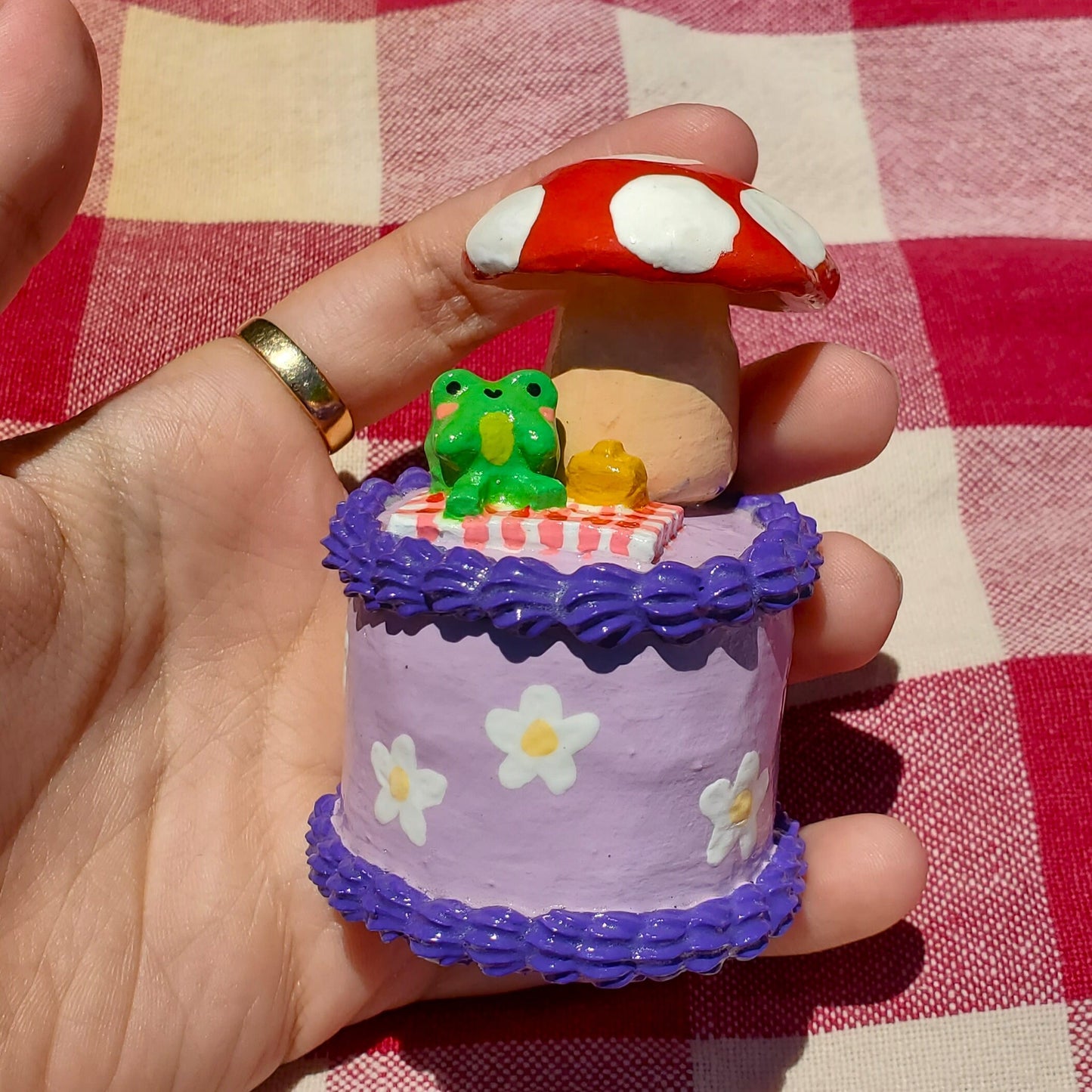 Froggy Picnic Cake with Single Mushroom - Purple