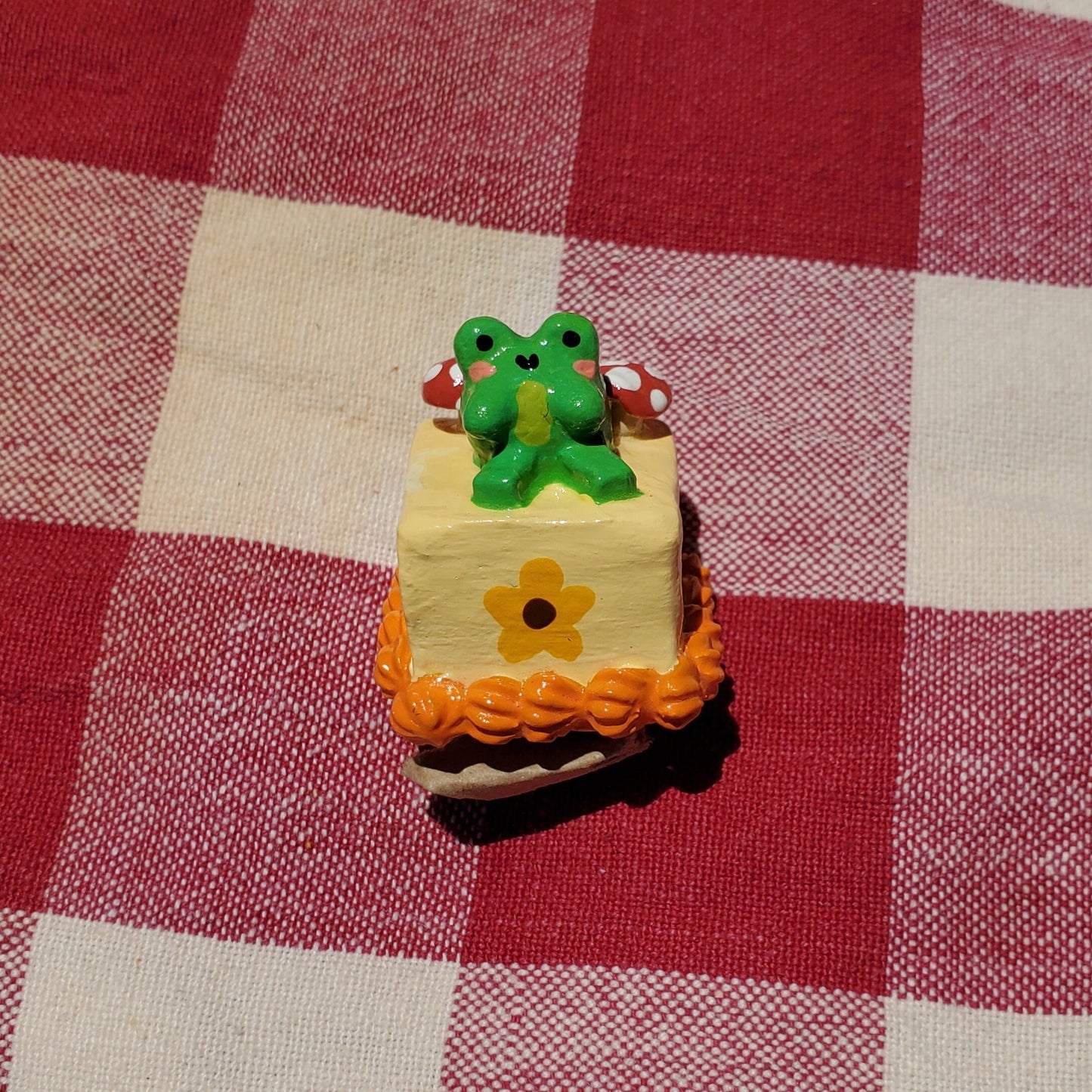 Mini Sunflower Froggy Cake